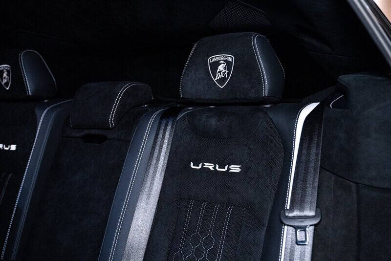 2023 Lamborghini Urus Performante