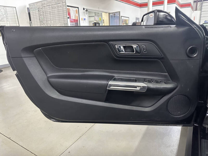 2016 Ford Mustang V6