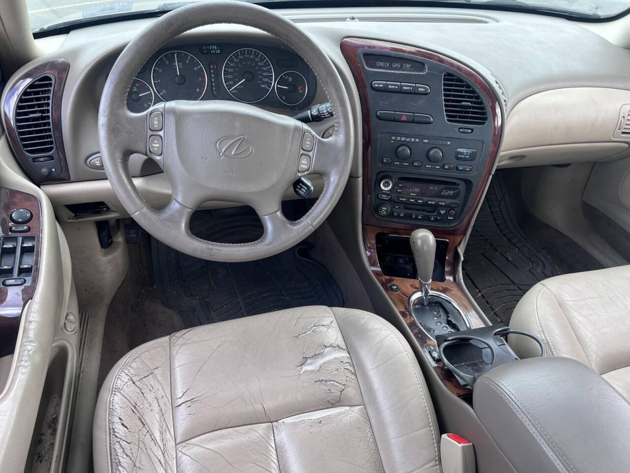 2001 Oldsmobile Aurora for sale at Used Cars Toledo in Oregon, OH