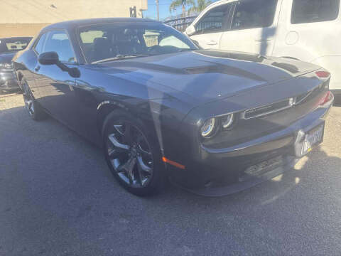 2016 Dodge Challenger SXT Plus