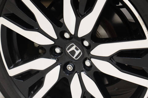 2019 Honda Pilot Touring w/Rear Captain's Chairs