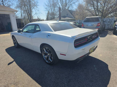 2016 Dodge Challenger SXT Plus