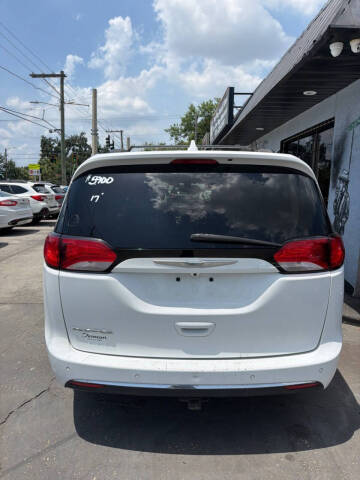2017 Chrysler Pacifica Touring-L