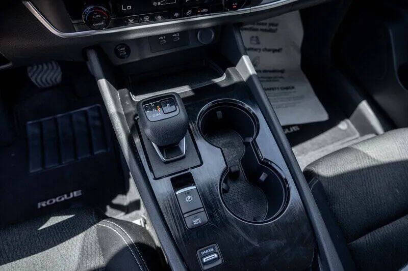 2025 Nissan Rogue SV