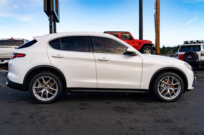 2018 Alfa Romeo Stelvio Base's photo