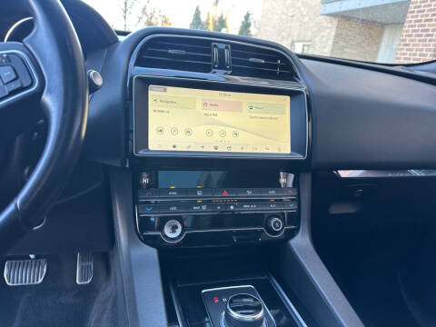 2019 Jaguar F-PACE 25t Premium