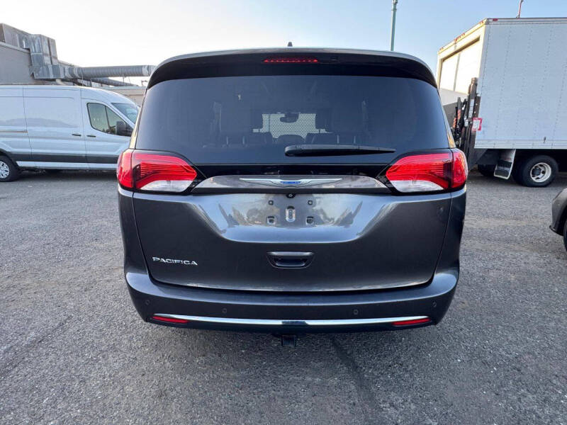 2018 Chrysler Pacifica Touring L