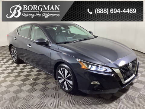 2022 Nissan Altima for sale at Everyone's Financed At Borgman - BORGMAN OF HOLLAND LLC in Holland MI