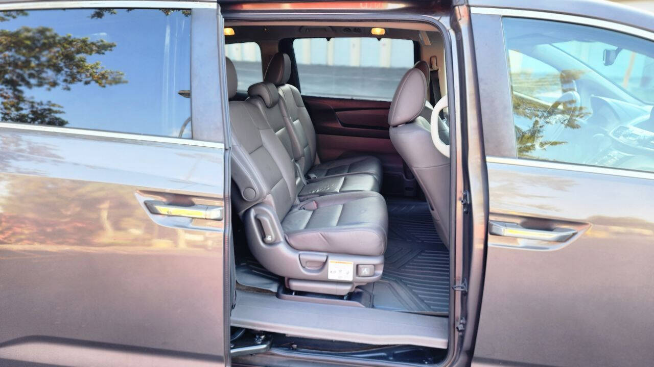 2013 Honda Odyssey  - $10,900