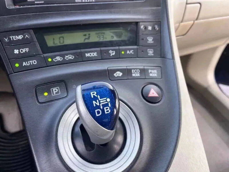 2010 Toyota Prius III