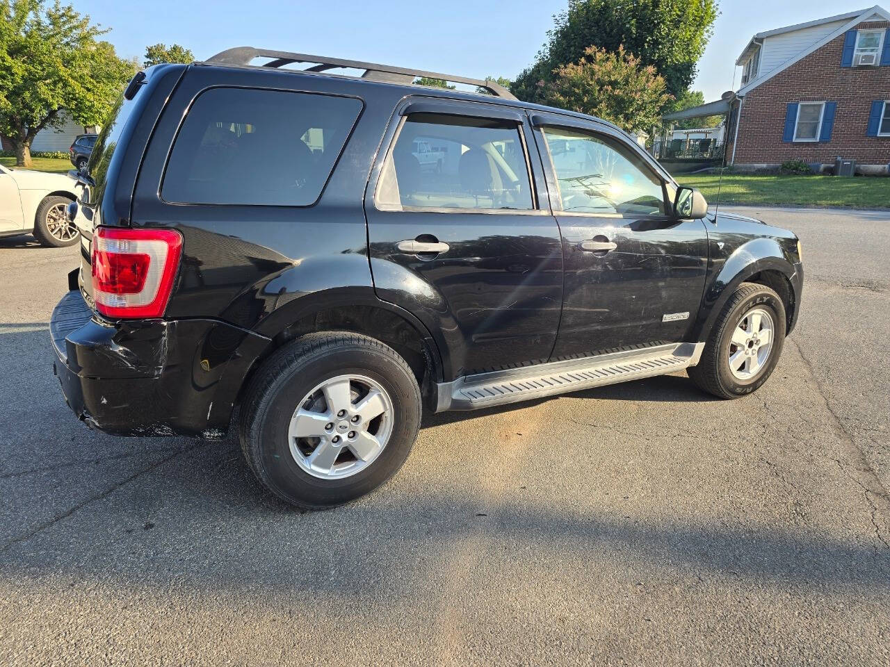 2008 Ford Escape for sale at QUEENSGATE AUTO SALES in York, PA