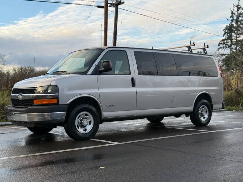 2005 Chevrolet Express Base's photo