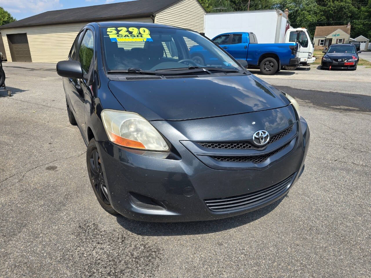 2007 Toyota Yaris for sale at QUEENSGATE AUTO SALES in York, PA