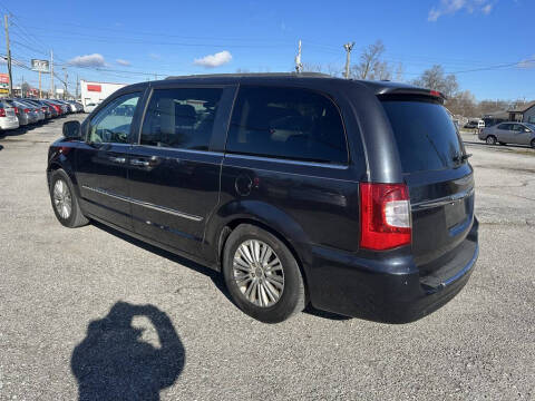 2013 Chrysler Town and Country Touring-L