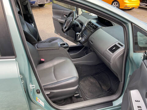 2013 Toyota Prius v Five