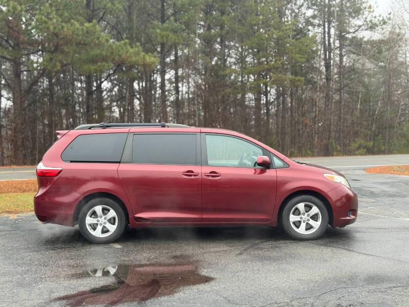 2017 Toyota Sienna LE 8-Passenger