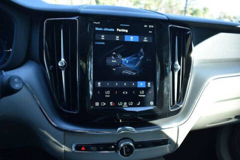 2024 Volvo XC60 Recharge T8 Core Dark Theme