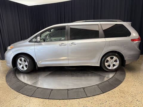 2011 Toyota Sienna LE 7-Passenger Auto Access Seat