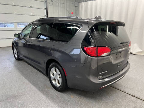 2017 Chrysler Pacifica Touring-L Plus