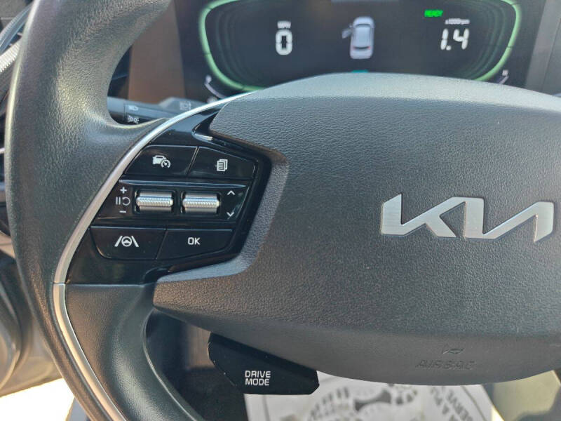 2023 Kia Niro LX