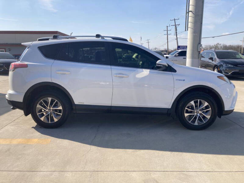 2017 Toyota RAV4 Hybrid LE Plus