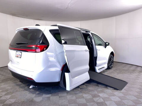 2024 Chrysler Pacifica Touring L