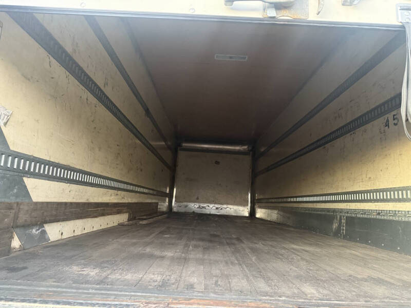 2018 Freightliner M2 106