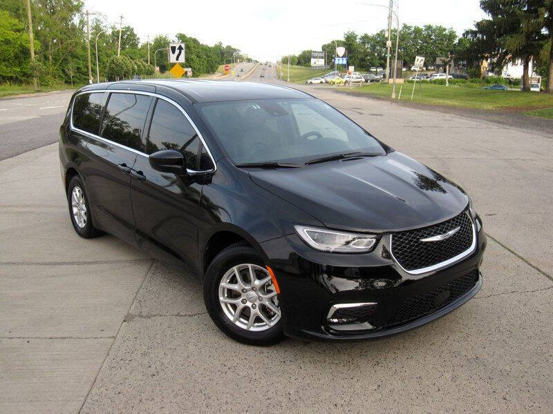 2025 Chrysler Pacifica Select