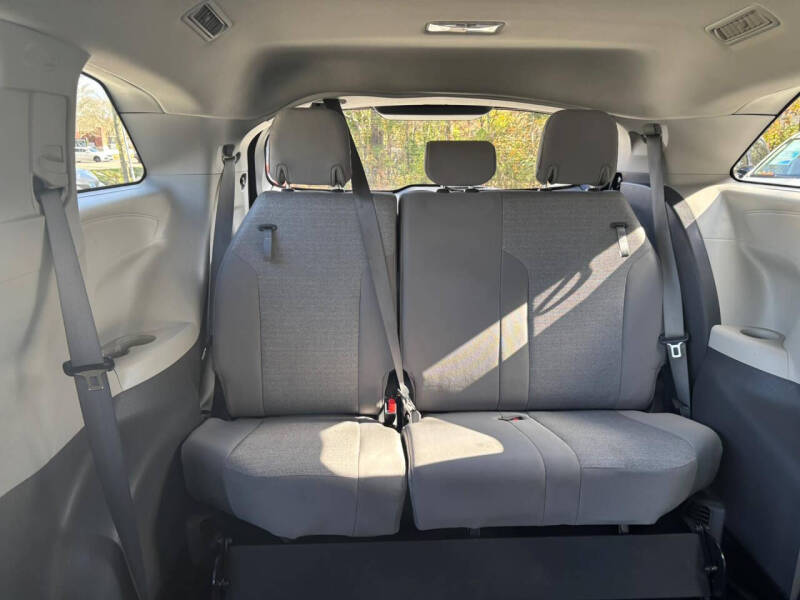 2024 Toyota Sienna LE 8-Passenger