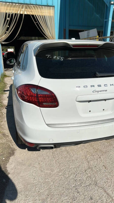 2014 Porsche Cayenne Platinum