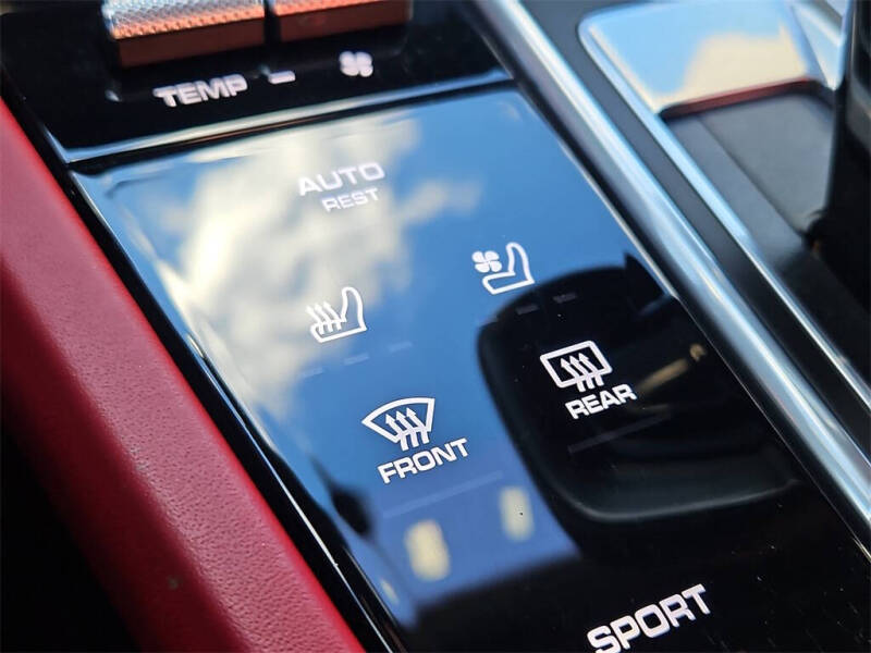 2022 Porsche Cayenne Platinum Edition