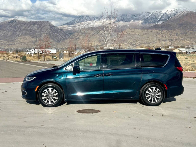 2023 Chrysler Pacifica Plug-In Hybrid Touring L