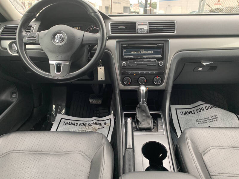 2014 Volkswagen Passat 1.8T Wolfsburg Edition PZEV