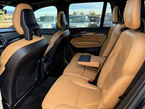 2016 Volvo XC90 T6 Momentum