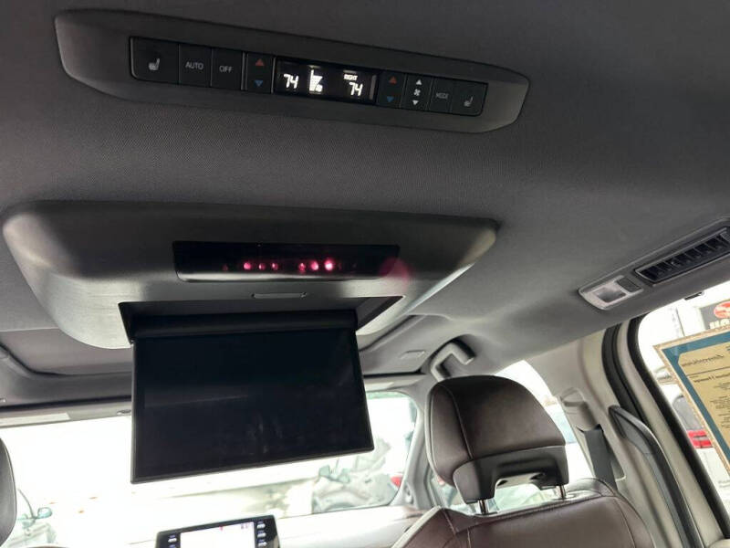 2021 Toyota Sienna Platinum 7-Passenger