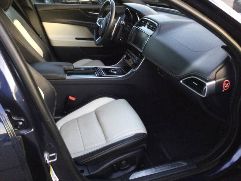 2018 Jaguar XE 35t R-Sport