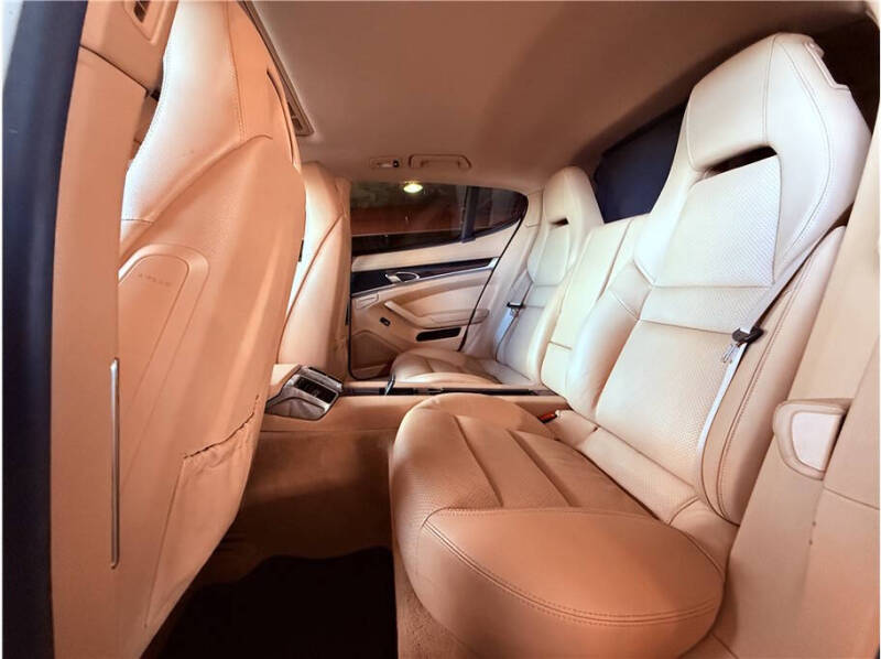 2011 Porsche Panamera 4