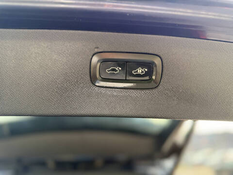 2016 Volvo XC90 T6 Momentum