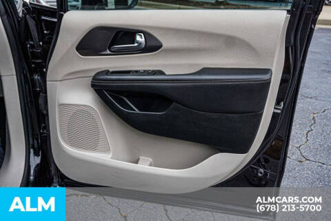 2024 Chrysler Pacifica Plug-In Hybrid Select