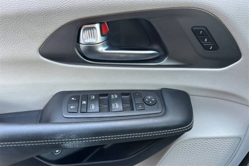 2022 Chrysler Pacifica Hybrid Touring L