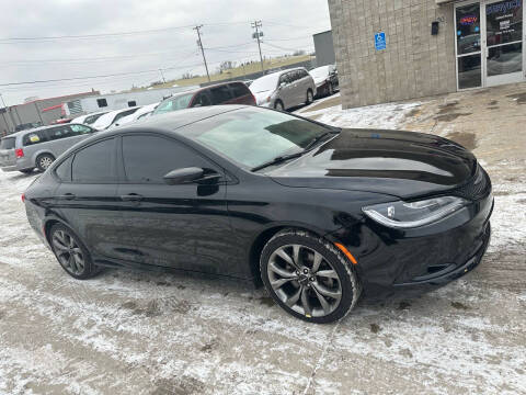 2015 Chrysler 200 for sale at United Motors in Saint Cloud MN