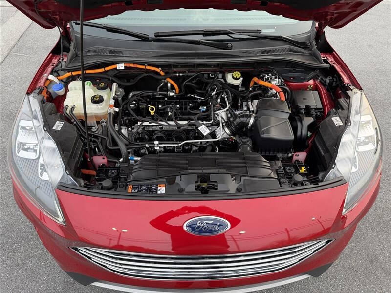 2021 Ford Escape Hybrid Titanium