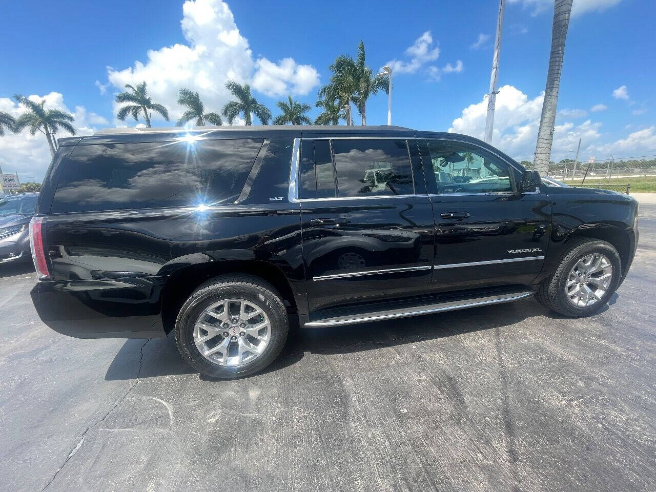 2016 GMC Yukon XL SUV / Crossover - $24,900
