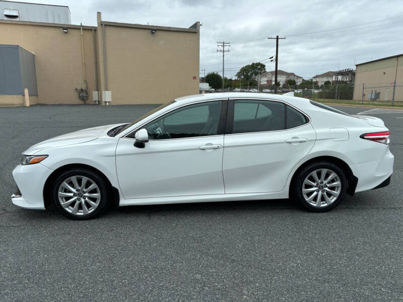 2019 Toyota Camry LE photo 10