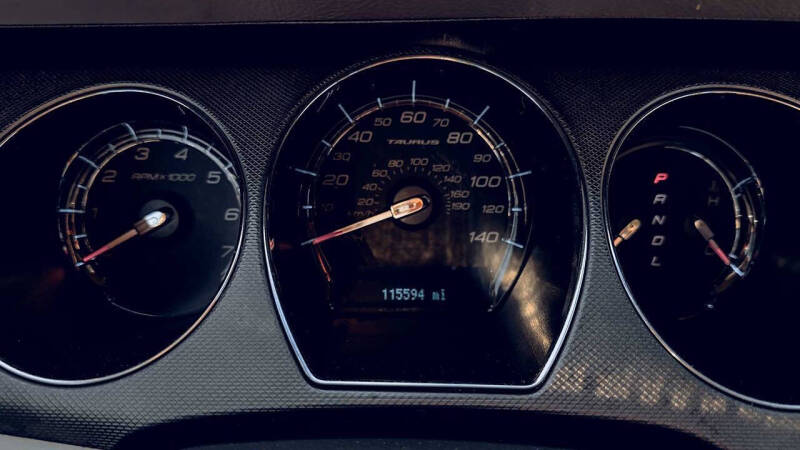 2011 Ford Taurus SE