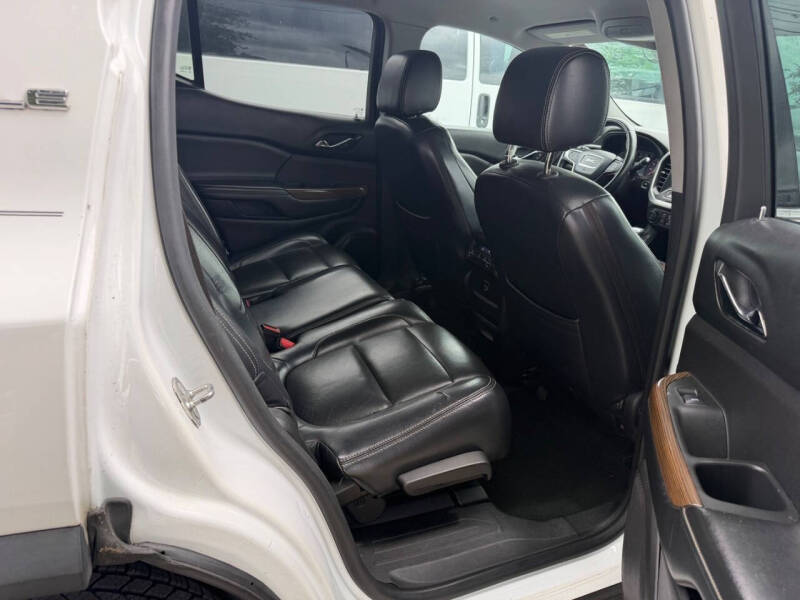 2017 GMC Acadia SLE-2