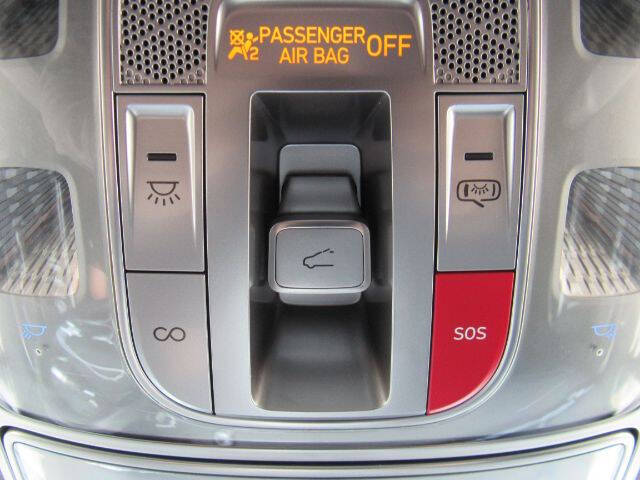 2022 Genesis GV70 2.5T Standard