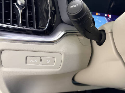 2024 Volvo S60 Recharge T8 Core Dark Theme