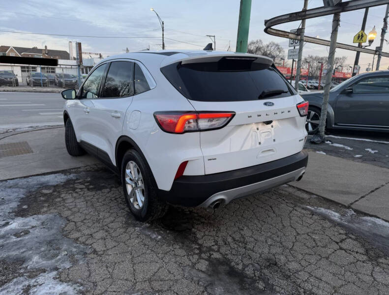 2020 Ford Escape SE