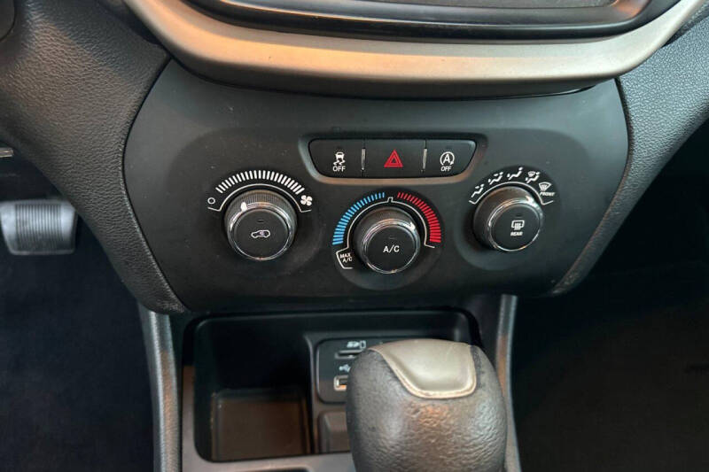 2017 Jeep Cherokee Sport Altitude